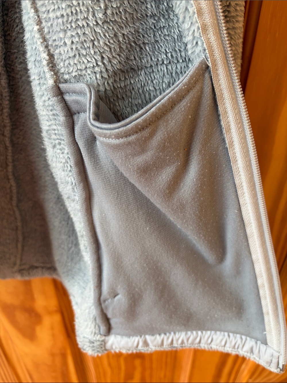 The North Face Light Gray Full-Zip Plush Fleece Jacket - Size Medium - Picture 11 of 12